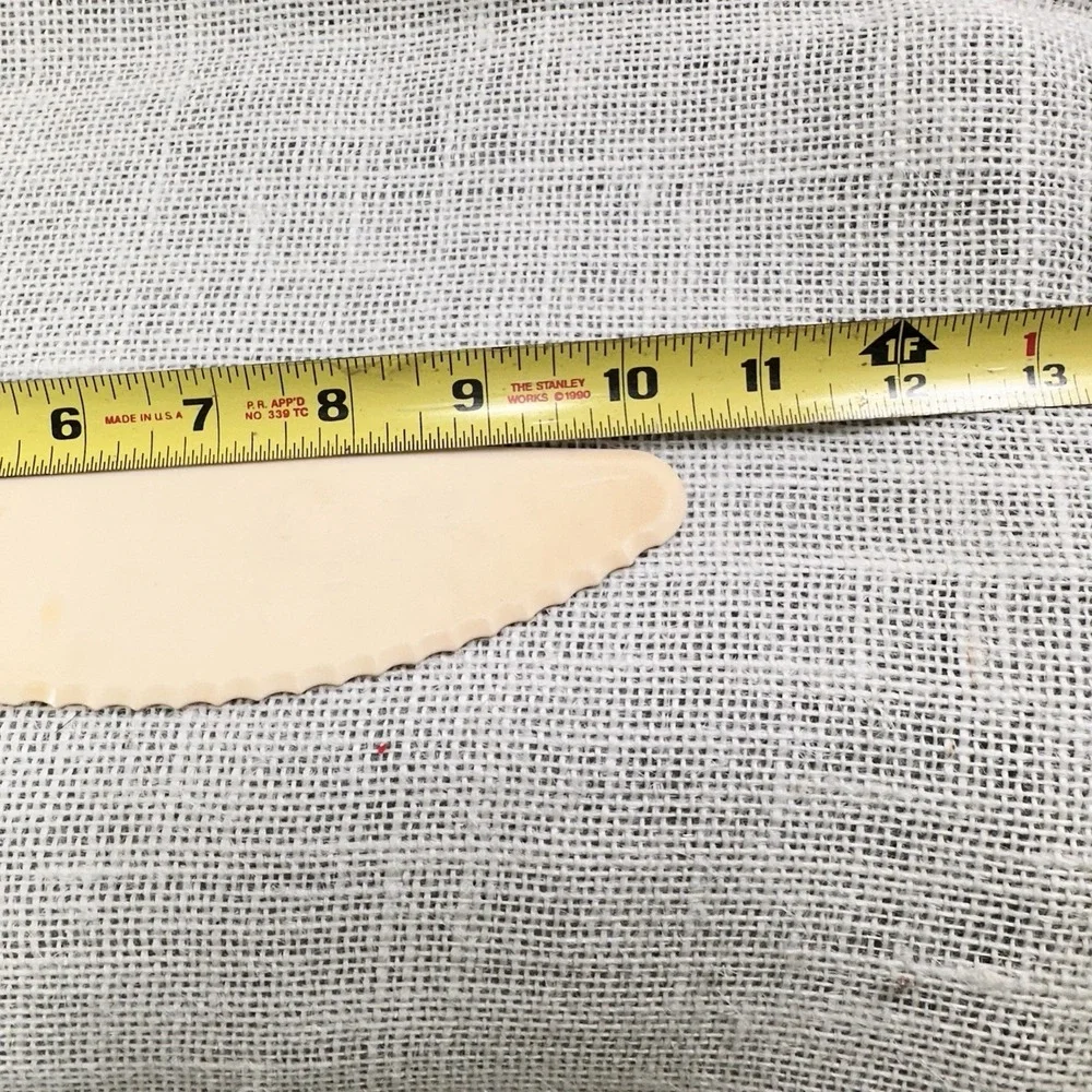 Tupperware Knife Cake Pie Slicer Server‎ #1819 Almond Beige USA Vintage